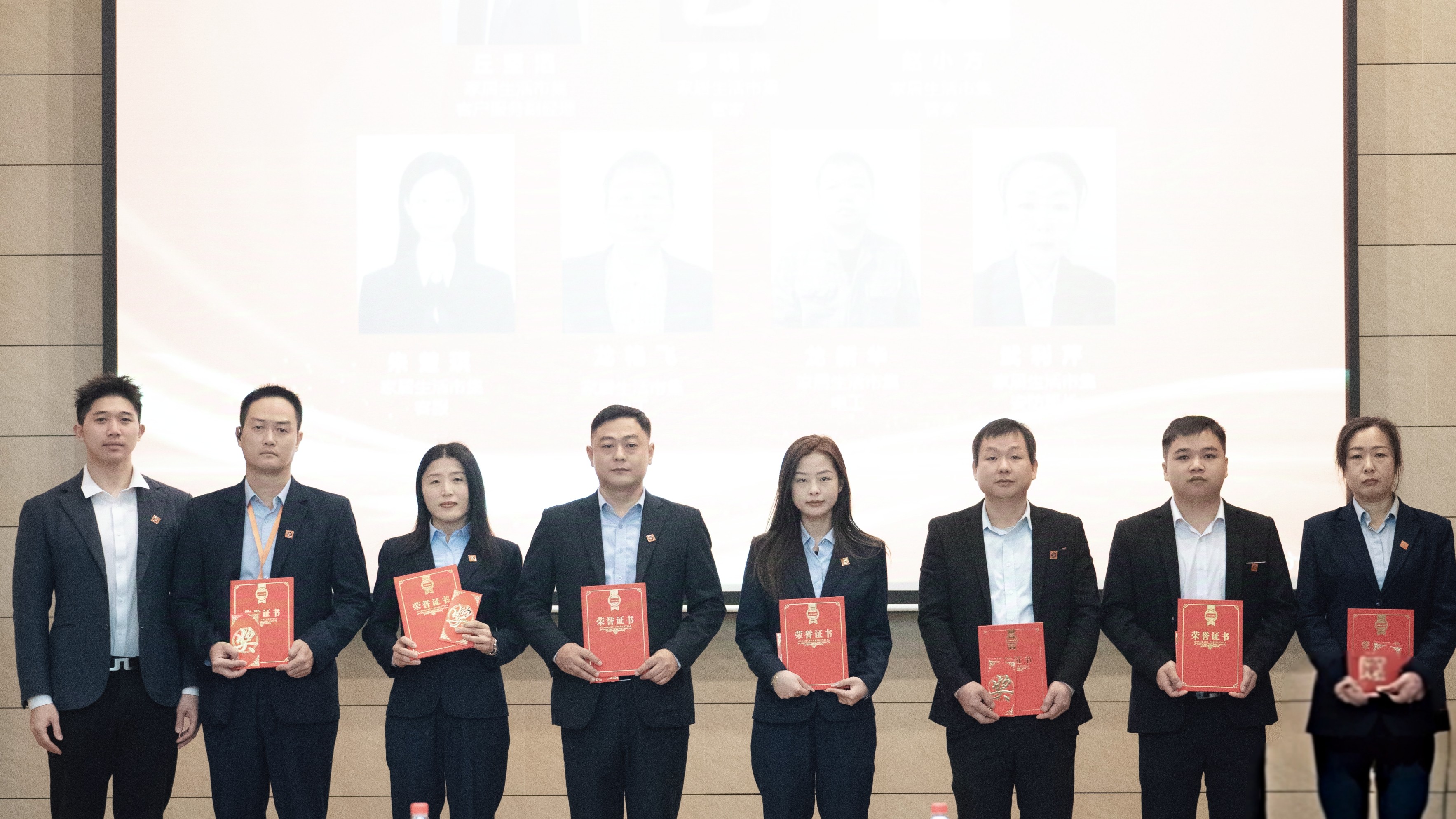 2025萬(wàn)眾鼓舞——萬(wàn)眾城集團(tuán)2024年度工作總結(jié)大會(huì)成功舉辦 2025萬(wàn)眾鼓舞——萬(wàn)眾城集團(tuán)2024年度工作總結(jié)大會(huì)成功舉辦