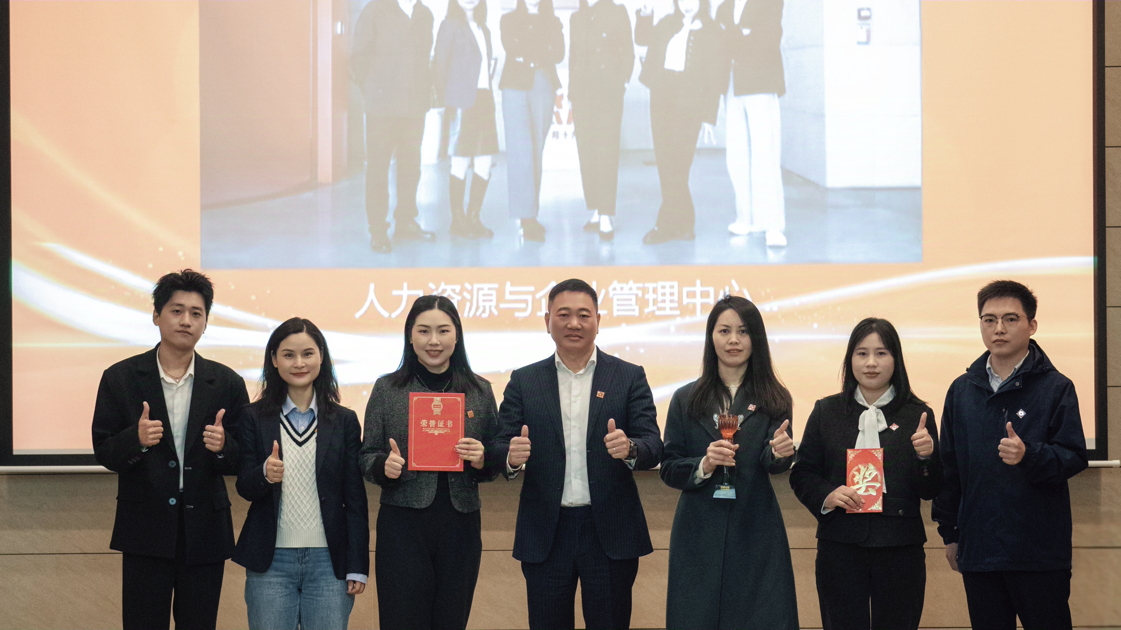 2025萬(wàn)眾鼓舞——萬(wàn)眾城集團(tuán)2024年度工作總結(jié)大會(huì)成功舉辦